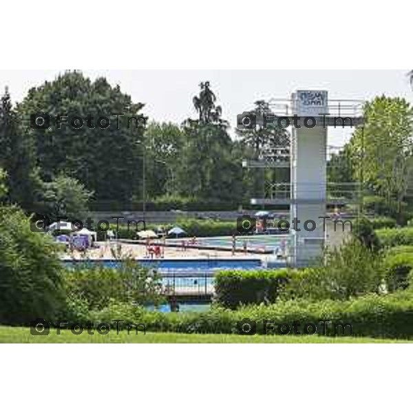 Tiziano Manzoni/LaPresse 26--06- 2024 Bergamo, Italia Cronaca Bergamo Bergamo centro sportivo italcementi piscine e colonnine elettriche .