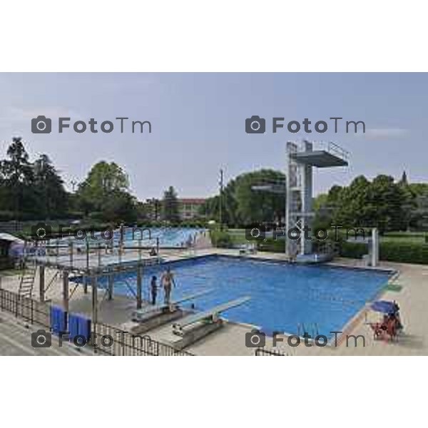 Tiziano Manzoni/LaPresse 26--06- 2024 Bergamo, Italia Cronaca Bergamo Bergamo centro sportivo italcementi piscine e colonnine elettriche .