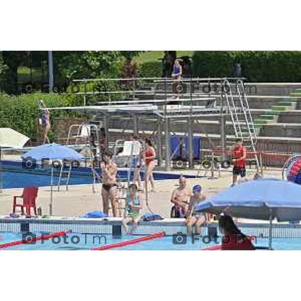 Tiziano Manzoni/LaPresse 26--06- 2024 Bergamo, Italia Cronaca Bergamo Bergamo centro sportivo italcementi piscine e colonnine elettriche .