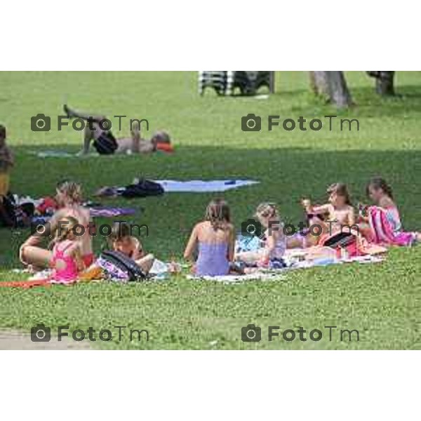 Tiziano Manzoni/LaPresse 26--06- 2024 Bergamo, Italia Cronaca Bergamo Bergamo centro sportivo italcementi piscine e colonnine elettriche .