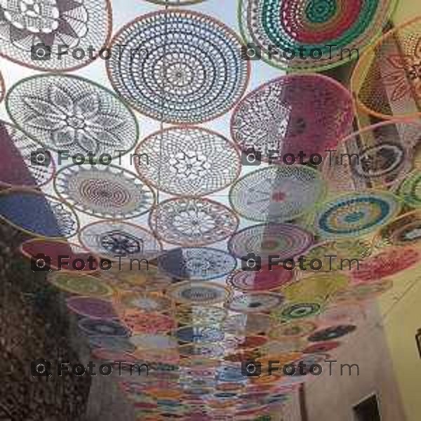 Tiziano Manzoni/LaPresse 25--07- 2024 Bergamo, Italia Cronaca Bergamo Bonate Sotto, via Carnovali “Mandala in Aria”. installazione di alcune cittadine residenti fatti ri dicami ucinettoo.