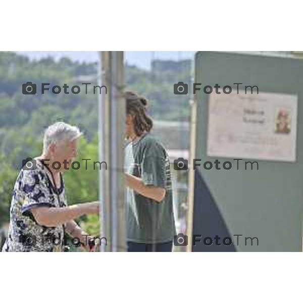 Tiziano Manzoni/LaPresse 2--08- 2024 Bergamo, Italia Cronaca Incontro Bottanuco arrivo della salma di Sharon Verzeni a casa dei genitori