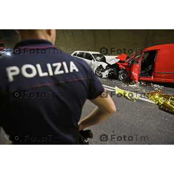 Tiziano Manzoni/LaPresse 4--08- 2024 Bergamo, Italia Cronaca generiche mortale galleria incidenti stradale polizia galleria san giovanni Bianco starda statale 470 incidente chiusura polizia stradale code