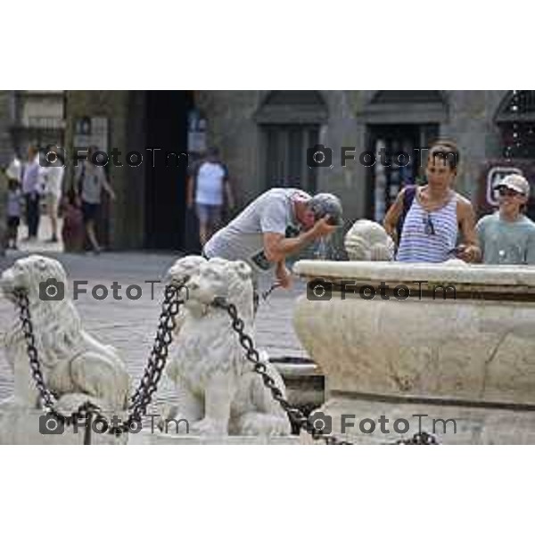 Tiziano Manzoni/LaPresse 14--06- 2024 Bergamo, Italia Cronaca Bergamo Bergamo 14 agosto turisti gente città ferragosto