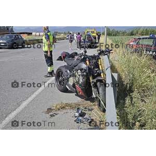 Tiziano Manzoni/LaPresse 17-08- 2024 Bergamo, Italia Cronaca Incontro Mornico al serio incidewnte mortale auto moto