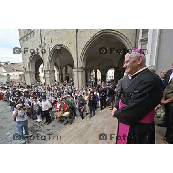 Tiziano Manzoni/LaPresse 26-08- 2024 Bergamo, Italia Cronacamessa vescovo e benedizione gruppi flocloristici per Sant\'Alessandro Patrono beschi