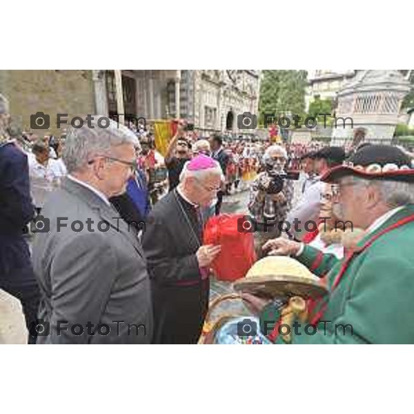 Tiziano Manzoni/LaPresse 26-08- 2024 Bergamo, Italia Cronacamessa vescovo e benedizione gruppi flocloristici per Sant\'Alessandro Patrono beschi