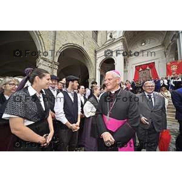 Tiziano Manzoni/LaPresse 26-08- 2024 Bergamo, Italia Cronacamessa vescovo e benedizione gruppi flocloristici per Sant\'Alessandro Patrono beschi