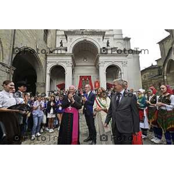 Tiziano Manzoni/LaPresse 26-08- 2024 Bergamo, Italia Cronacamessa vescovo e benedizione gruppi flocloristici per Sant\'Alessandro Patrono beschi