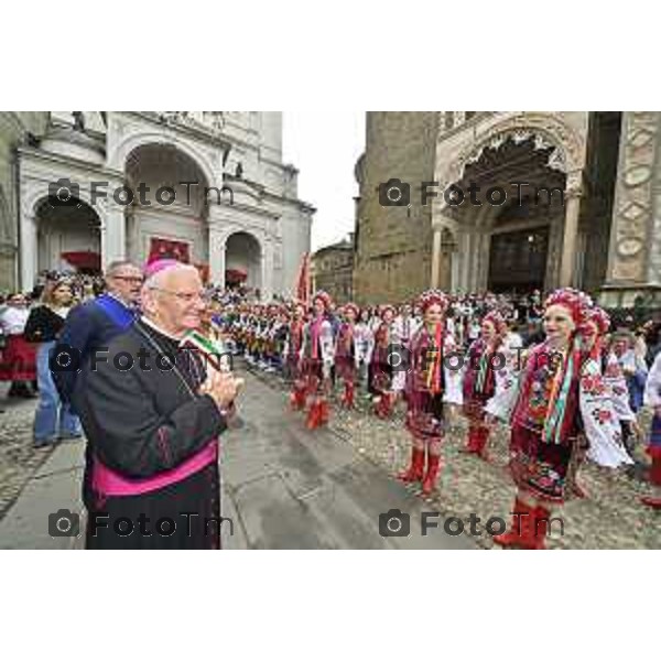 Tiziano Manzoni/LaPresse 26-08- 2024 Bergamo, Italia Cronacamessa vescovo e benedizione gruppi flocloristici per Sant\'Alessandro Patrono beschi