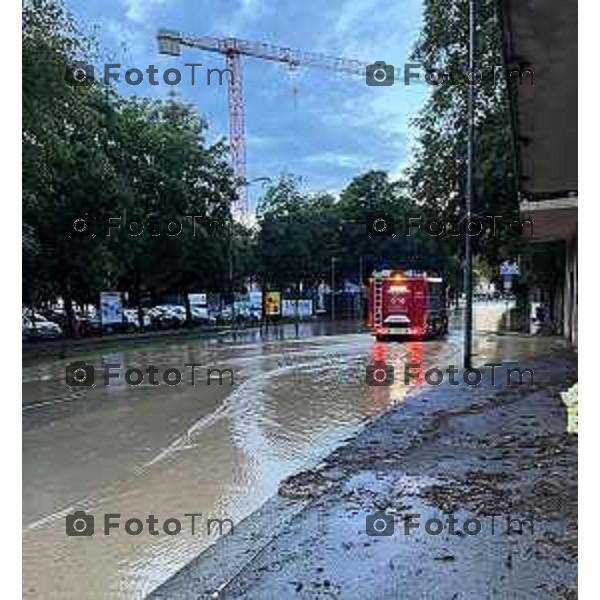 Tiziano Manzoni/LaPresse 9-09- 2024 Bergamo, Italia Cronaca zona palazzetto colpita dal maltempo e straripamento del torrente morla