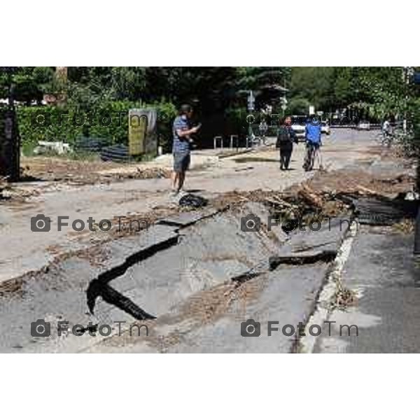 Tiziano Manzoni/LaPresse 9-09- 2024 Bergamo, Italia Cronaca Bergamo Via Ponte Pietra zona cantiere Teb cede la strada voragine