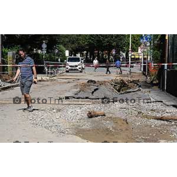 Tiziano Manzoni/LaPresse 9-09- 2024 Bergamo, Italia Cronaca Bergamo Via Ponte Pietra zona cantiere Teb cede la strada voragine