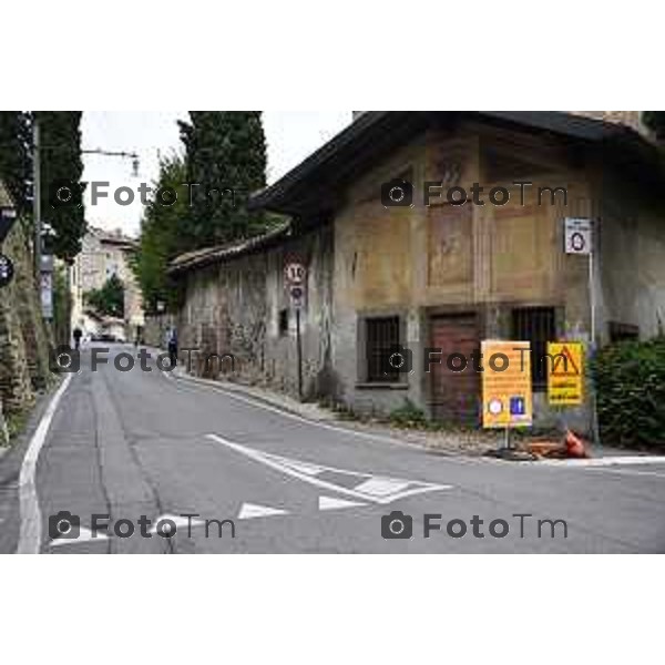 Tiziano Manzoni/LaPresse 16-09- 2024 Bergamo, Italia Cronaca nuovi varchi prossime ztl e con videosorveglianza via san Lorenzo