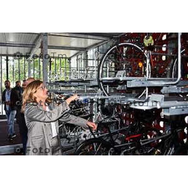 Tiziano Manzoni/LaPresse 17-09- 2024 Bergamo, Italia Cronaca Bergamo Bergamo inaugurazione velostazione ospedale papa giovanni XXIII con Sindaco Elena Carnevali e Francesco Locati