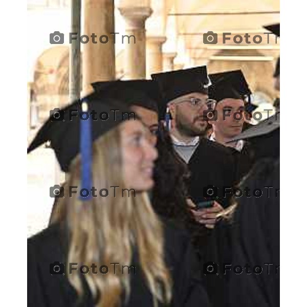 Tiziano Manzoni/LaPresse 27-09- 2024 Bergamo, Italia CronacaPhD Day 2024 dell’Università degli studi di Bergamo: protagonisti della giornata i 32 neodottori e le neodottoresse di ricerca UniBg, e i dottorandi e le dottorande dell’Ateneo. Ospite d\'eccezione della Cerimonia di proclamazione, che si terrà alle 11 in Aula Magna, sarà il prof. Peter Benz, Magnifico Rettore della Bauhaus-Universität Weimar, che terrà una lectio magistralis rivolgendosi direttamente ai dottori di ricerca.