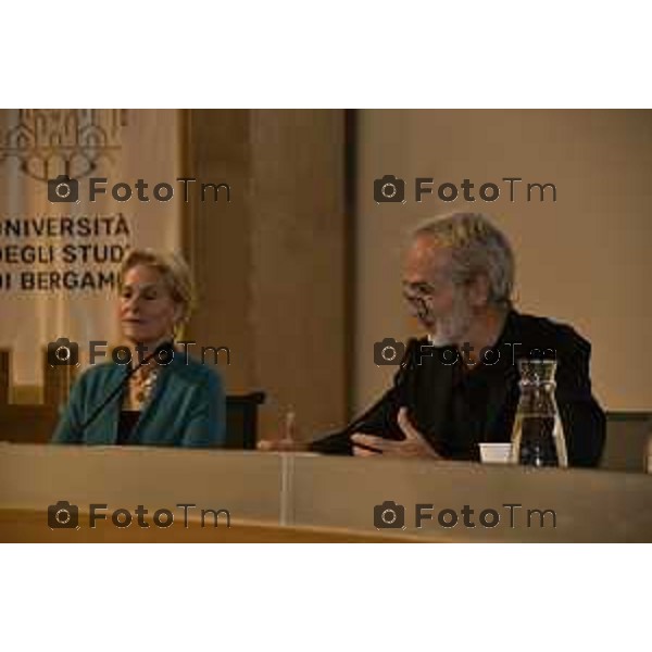 Tiziano Manzoni/LaPresse 27-09- 2024 Bergamo, Italia Cronaca Bergamo Bergamo XXII edizione i BergamoScienza S. Agostino, Aula Magna dell’Università degli Studi di Bergamo con la Premio Nobel Frances Hamilton Arnold. Gianvito Martino, neuroscienziato e presidente dell’Associazione BergamoScienza Luca Ausili dell’Università Vita-Salute San Raffaele.