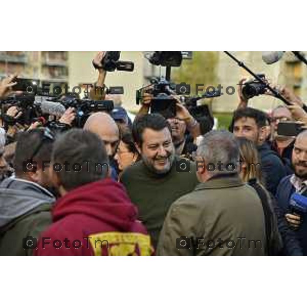 Pontida Bg giovani leghisti raduno Lega con Matteo Salvini e Valditara 2024 Tiziano Manzoni/LaPresse 05-10- 2024 Bergamo, Italia Cronaca Moroni giornalista con salvini