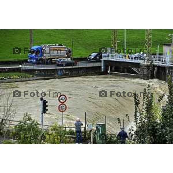 Tiziano Manzoni/LaPresse10-10- 2024 Bergamo, Italia Cronaca Nembro Bg piena del fiume Serio e allagamenti con sradicamento piloni ENEL