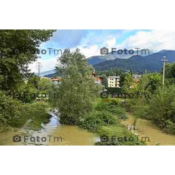 Tiziano Manzoni/LaPresse10-10- 2024 Bergamo, Italia Cronaca Nembro Bg piena del fiume Serio e allagamenti con sradicamento piloni ENEL