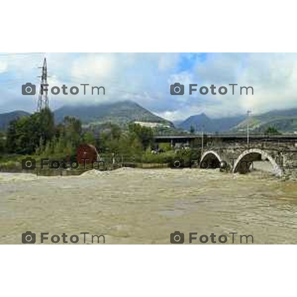 Tiziano Manzoni/LaPresse10-10- 2024 Bergamo, Italia Cronaca Nembro Bg piena del fiume Serio e allagamenti con sradicamento piloni ENEL