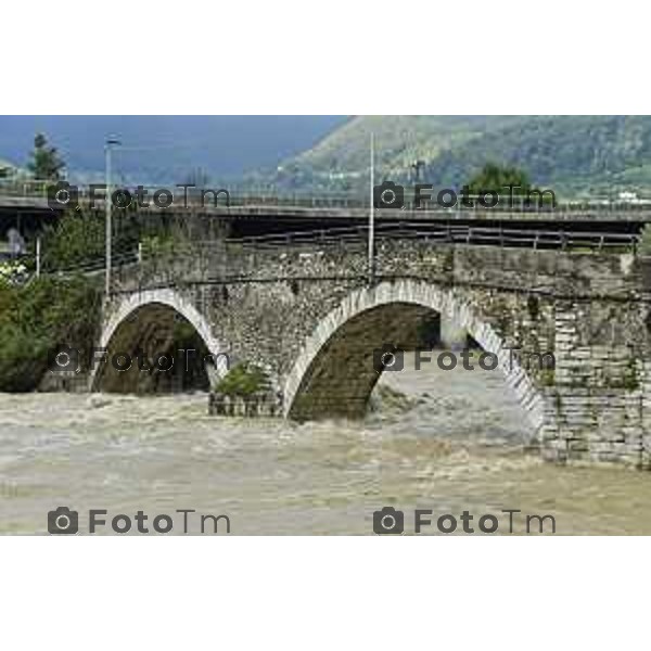 Tiziano Manzoni/LaPresse10-10- 2024 Bergamo, Italia Cronaca Nembro Bg piena del fiume Serio e allagamenti con sradicamento piloni ENEL