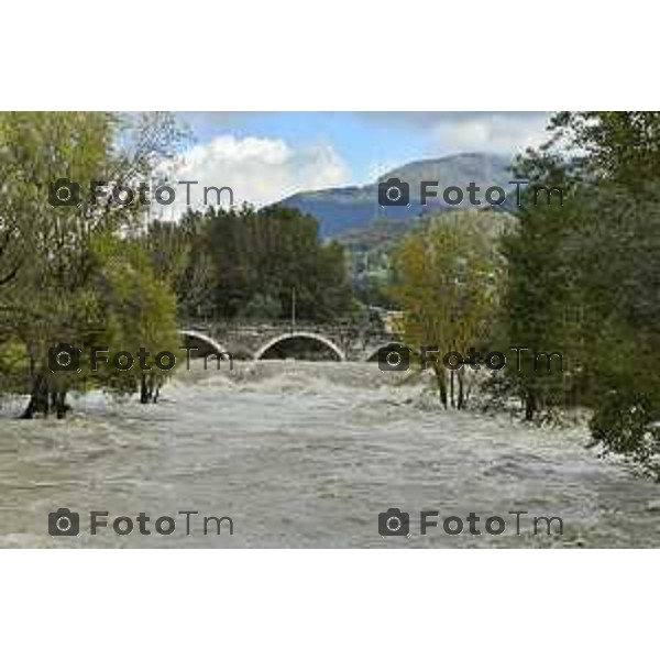 Tiziano Manzoni/LaPresse10-10- 2024 Bergamo, Italia Cronaca Nembro Bg piena del fiume Serio e allagamenti con sradicamento piloni ENEL