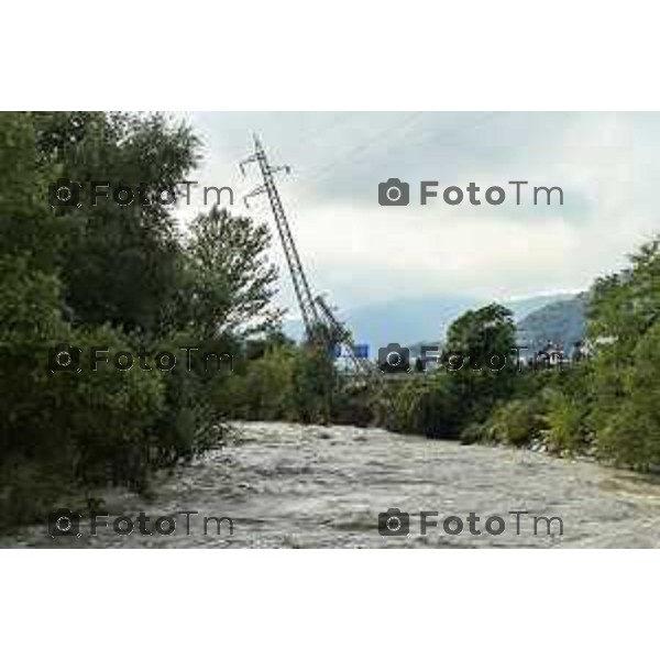 Tiziano Manzoni/LaPresse10-10- 2024 Bergamo, Italia Cronaca Nembro Bg piena del fiume Serio e allagamenti con sradicamento piloni ENEL