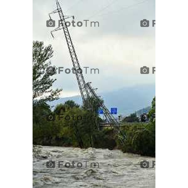 Tiziano Manzoni/LaPresse10-10- 2024 Bergamo, Italia Cronaca Nembro Bg piena del fiume Serio e allagamenti con sradicamento piloni ENEL