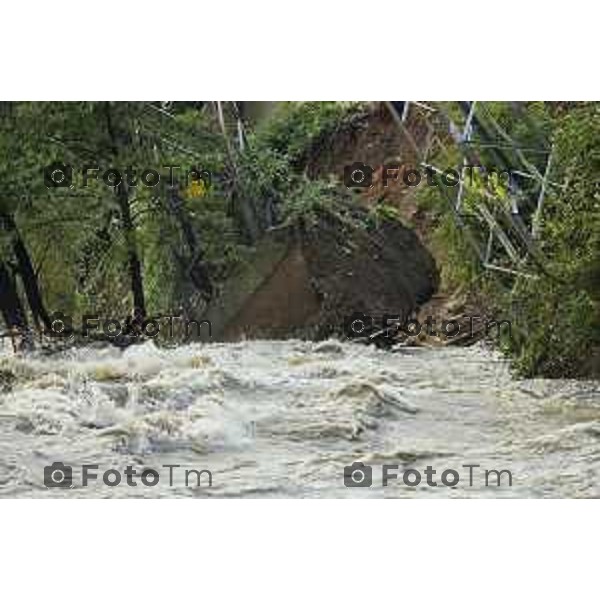 Tiziano Manzoni/LaPresse10-10- 2024 Bergamo, Italia Cronaca Nembro Bg piena del fiume Serio e allagamenti con sradicamento piloni ENEL