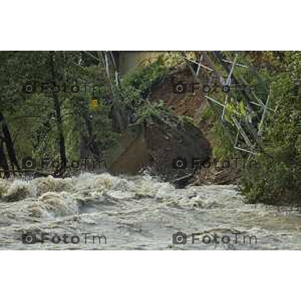 Tiziano Manzoni/LaPresse10-10- 2024 Bergamo, Italia Cronaca Nembro Bg piena del fiume Serio e allagamenti con sradicamento piloni ENEL