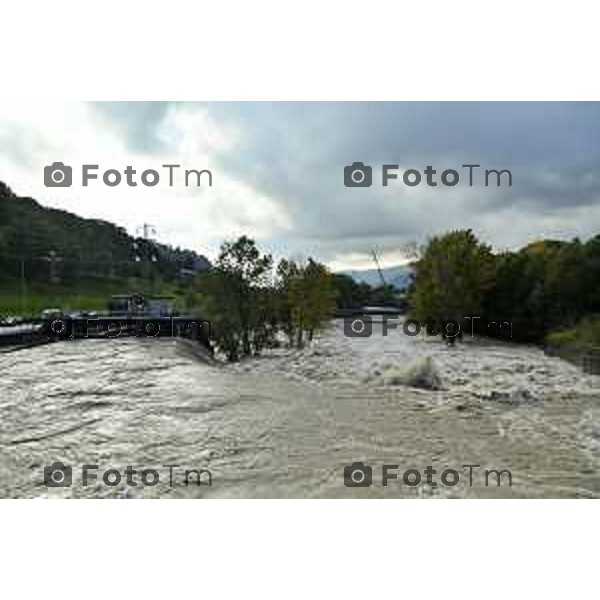 Tiziano Manzoni/LaPresse10-10- 2024 Bergamo, Italia Cronaca Nembro Bg piena del fiume Serio e allagamenti con sradicamento piloni ENEL