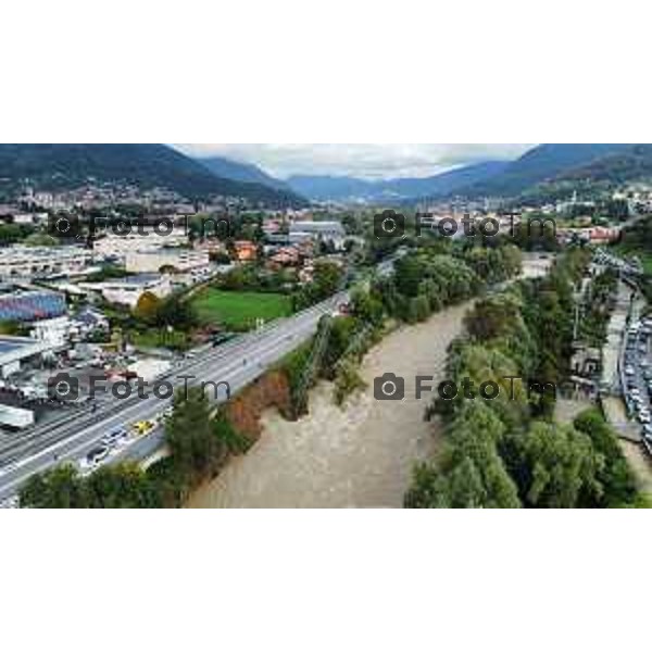 Tiziano Manzoni/LaPresse10-10- 2024 Bergamo, Italia Cronaca Nembro Bg piena del fiume Serio e allagamenti con sradicamento piloni ENEL