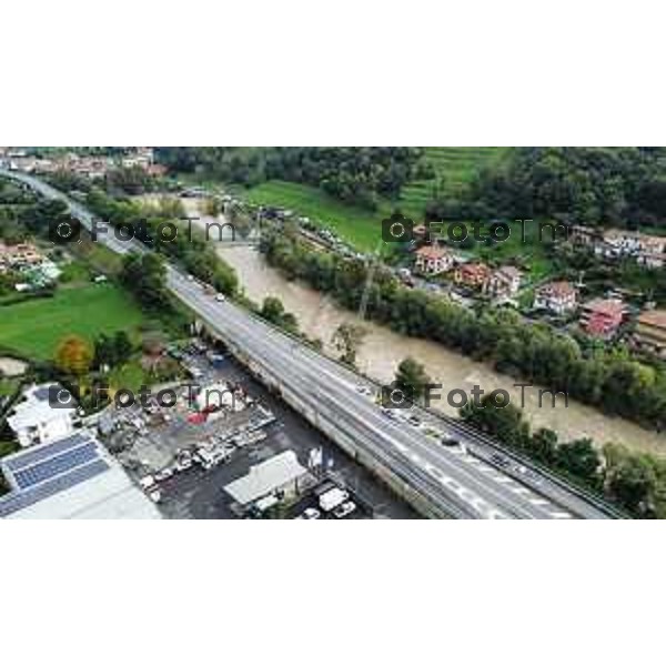 Tiziano Manzoni/LaPresse10-10- 2024 Bergamo, Italia Cronaca Nembro Bg piena del fiume Serio e allagamenti con sradicamento piloni ENEL