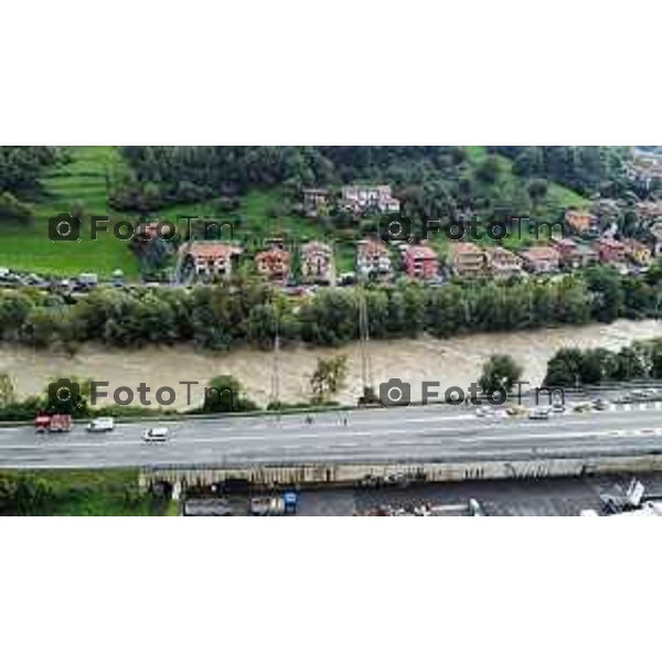 Tiziano Manzoni/LaPresse10-10- 2024 Bergamo, Italia Cronaca Nembro Bg piena del fiume Serio e allagamenti con sradicamento piloni ENEL