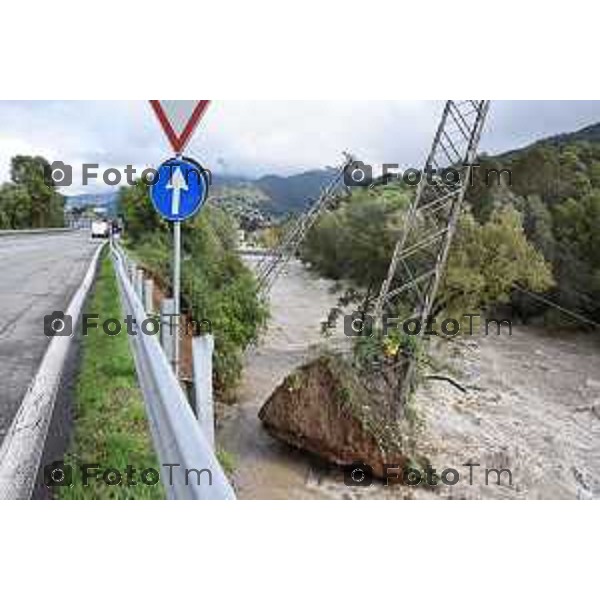 Tiziano Manzoni/LaPresse10-10- 2024 Bergamo, Italia Cronaca Nembro Bg piena del fiume Serio e allagamenti con sradicamento piloni ENEL