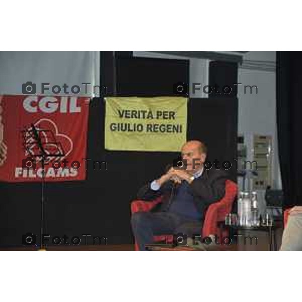 Tiziano Manzoni/LaPresse 21-10- 2024 Bergamo, Italia Cronaca Bergamo Filcams-Cgil incontro Pier Luigi Bersani “Valorizzare il lavoro per ridurre le disuguaglianze” Introduce l’incontro Nicholas Pezzè, segretario generale di Filcams-Cgil di Bergamo. A dialogare con Pier Luigi Bersani sarà Lorenzo Cortinovis, sindacalista della categoria