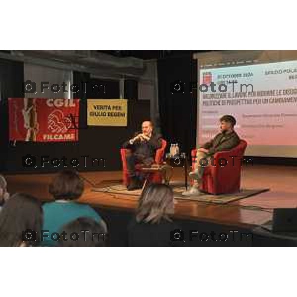 Tiziano Manzoni/LaPresse 21-10- 2024 Bergamo, Italia Cronaca Bergamo Filcams-Cgil incontro Pier Luigi Bersani “Valorizzare il lavoro per ridurre le disuguaglianze” Introduce l’incontro Nicholas Pezzè, segretario generale di Filcams-Cgil di Bergamo. A dialogare con Pier Luigi Bersani sarà Lorenzo Cortinovis, sindacalista della categoria