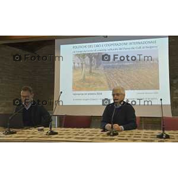 Tiziano Manzoni/LaPresse 24-10- 2024 Bergamo, Italia Cronaca Bergamo ottava edizione "Agrucultura e diritto al cibo". Parco dei Colli Convegno con intervento di Marzia Marchesi e Maurizio Martina in videoconferenza Angelo Colleoni, Vice Presidente del Parco dei ColliI