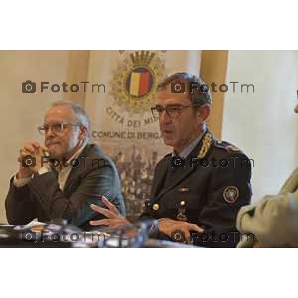 Tiziano Manzoni/LaPresse 29-10- 2024 Bergamo, Italia Cronaca Bergamo presentare l’istituzione del Nucleo di Polizia di Prossimità appiedato nell’ambito del sistema organizzativo del Corpo di Polizia Locale. Sindaca Elena Carnevali, l’assessore alla Sicurezza Giacomo Angeloni, l’assessora all’educazione alla legalità Marzia Marchesi con il dirigente ad interim della Polizia Locale Virgilio Appiani e il Vicecomandante Antonio Bettoni.