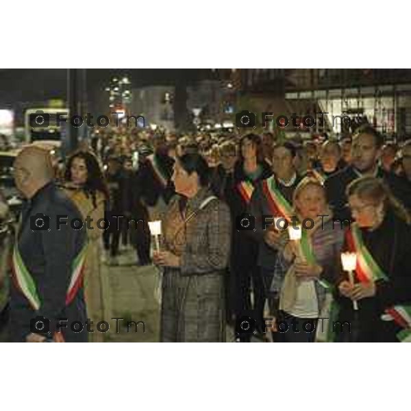 Tiziano Manzoni/LaPresse 30-10- 2024 Bergamo, Italia Cronaca Nera Costa Volpino BG Omicidio Sara Centelleghe la fiaccolata contro il femminicidio