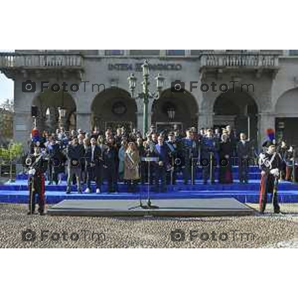 Tiziano Manzoni/LaPresse 4-11- 2024 , Italia Cronaca Bergamo Piazza vittorio veneto Deposizione delle corone d’alloro Fratelli Calvi Sindaco Elena Carnevali e nuovo prefetto Luca Rotondi festa forze armate