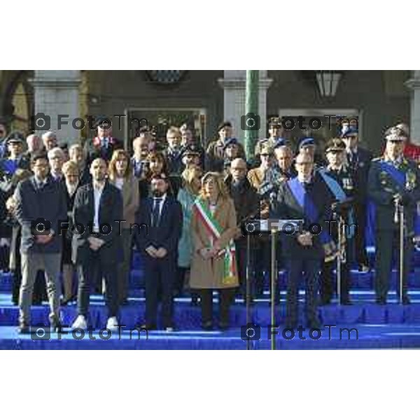 Tiziano Manzoni/LaPresse 4-11- 2024 , Italia Cronaca Bergamo Piazza vittorio veneto Deposizione delle corone d’alloro Fratelli Calvi Sindaco Elena Carnevali e nuovo prefetto Luca Rotondi festa forze armate