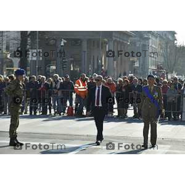 Tiziano Manzoni/LaPresse 4-11- 2024 , Italia Cronaca Bergamo Piazza vittorio veneto Deposizione delle corone d’alloro Fratelli Calvi Sindaco Elena Carnevali e nuovo prefetto Luca Rotondi festa forze armate