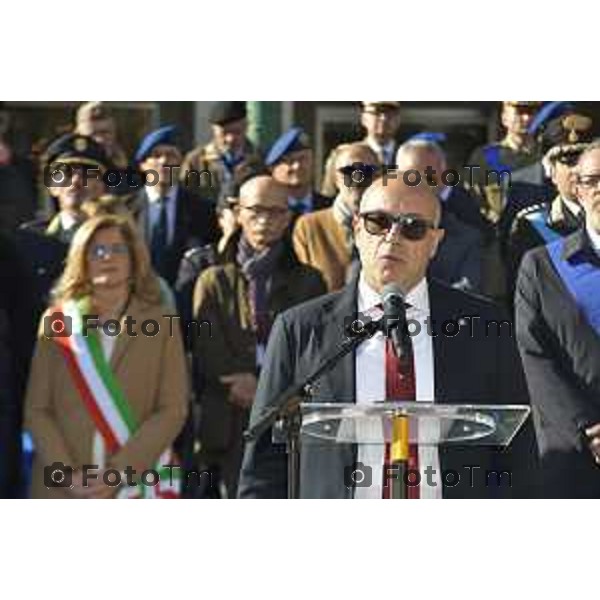 Tiziano Manzoni/LaPresse 4-11- 2024 , Italia Cronaca Bergamo Piazza vittorio veneto Deposizione delle corone d’alloro Fratelli Calvi Sindaco Elena Carnevali e nuovo prefetto Luca Rotondi festa forze armate