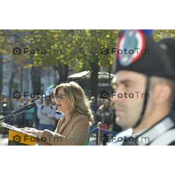 Tiziano Manzoni/LaPresse 4-11- 2024 , Italia Cronaca Bergamo Piazza vittorio veneto Deposizione delle corone d’alloro Fratelli Calvi Sindaco Elena Carnevali e nuovo prefetto Luca Rotondi festa forze armate