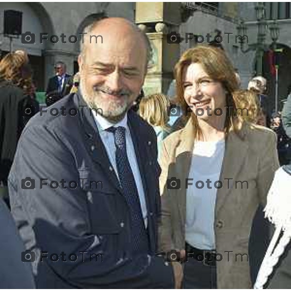 Tiziano Manzoni/LaPresse 4-11- 2024 , Italia Cronaca Bergamo Piazza vittorio veneto Deposizione delle corone d’alloro Fratelli Calvi Sindaco Elena Carnevali e nuovo prefetto Luca Rotondi festa forze armate