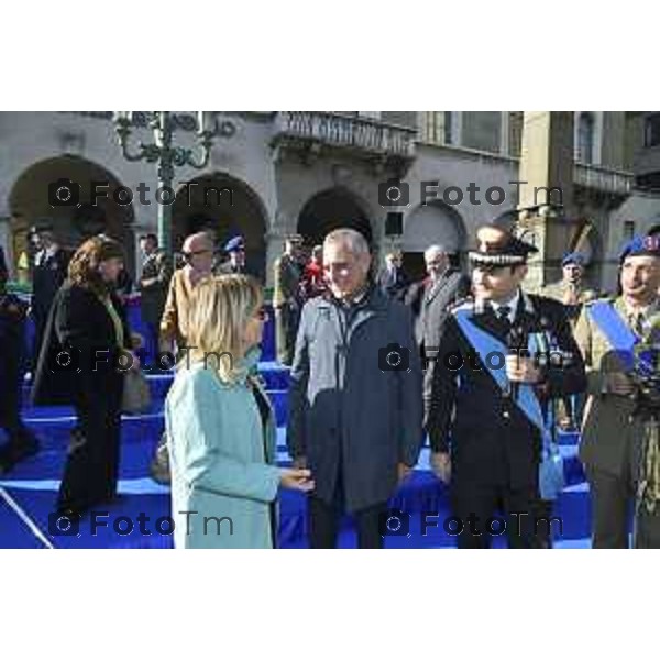 Tiziano Manzoni/LaPresse 4-11- 2024 , Italia Cronaca Bergamo Piazza vittorio veneto Deposizione delle corone d’alloro Fratelli Calvi Sindaco Elena Carnevali e nuovo prefetto Luca Rotondi festa forze armate