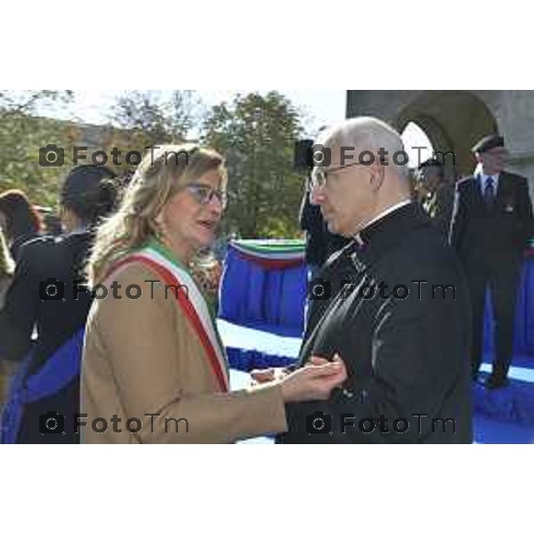 Tiziano Manzoni/LaPresse 4-11- 2024 , Italia Cronaca Bergamo Piazza vittorio veneto Deposizione delle corone d’alloro Fratelli Calvi Sindaco Elena Carnevali e nuovo prefetto Luca Rotondi festa forze armate