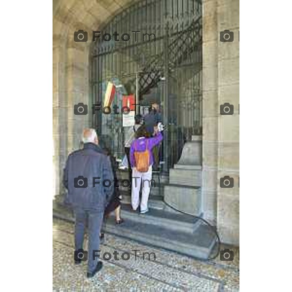 Tiziano Manzoni/LaPresse 4-11- 2024 , Italia Cronaca Bergamo Piazza vittorio veneto Deposizione delle corone d’alloro Fratelli Calvi Sindaco Elena Carnevali e nuovo prefetto Luca Rotondi festa forze armate